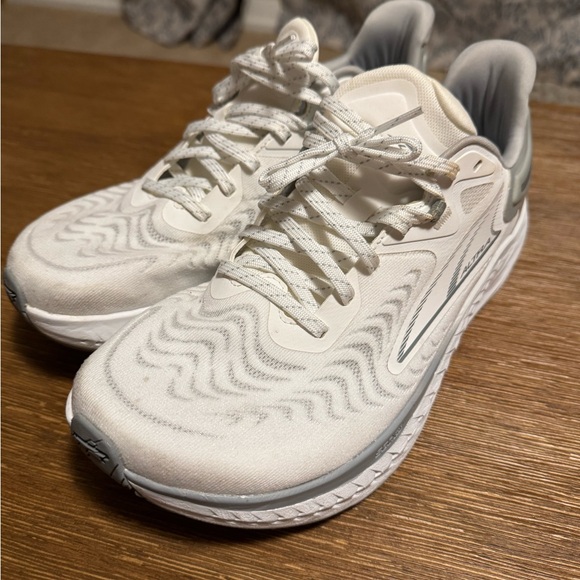 White Altra Torin 7 running shoes - Picture 2 of 5
